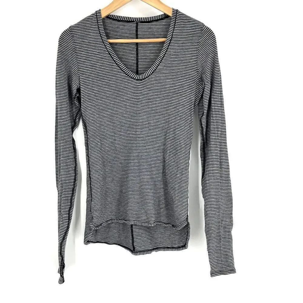 Lululemon Shirt Size 2 Womens Gray Black Circadian Stripe Thumbholes Scoop Neck